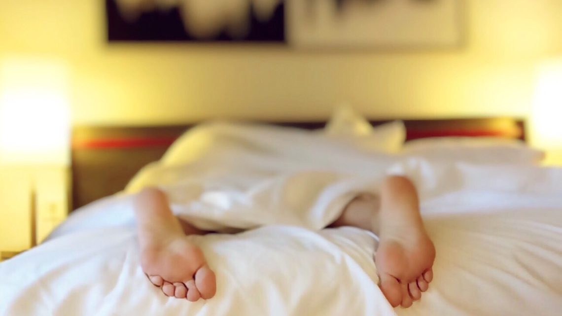 Dormir 20 minutes de plus ferait diminuer les envies de grignotage Dormir 20 minutes de plus ferait diminuer les envies de grignotage