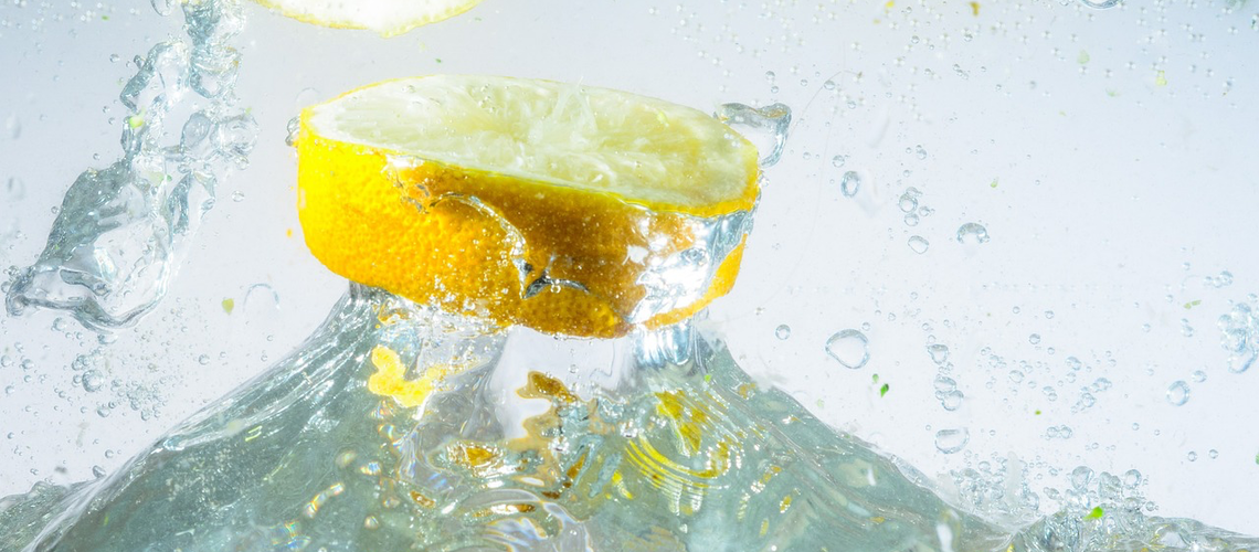 Et si on buvait un verre d’eau citronné le matin ? Et si on buvait un verre d’eau citronné le matin ?